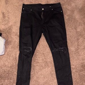 Stretchy skinny fit denim w/ knee rips